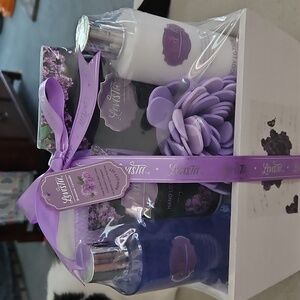 Purple and White Bath Gift Set